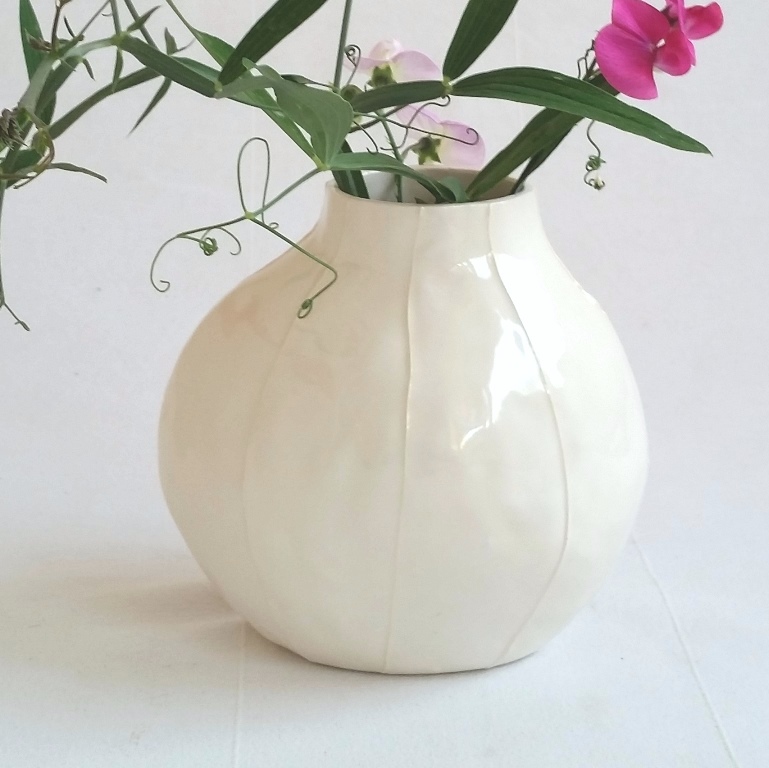 VIT ceramics pod vase